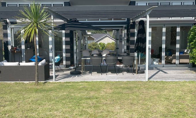 Tryphena Casa | Just ONE Minute TO Medlands Beach