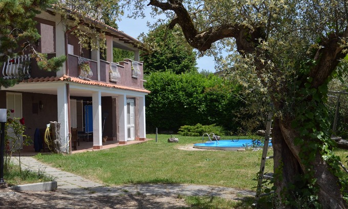 Poggio San Lorenzo Casa | Apartment in a villa with swimming pool