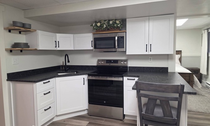 Roosevelt Casa | Just remodeled- Basement Apartment