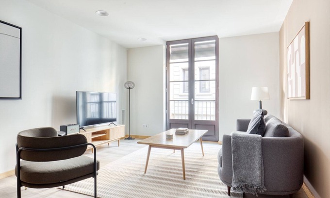 El Born Apartamento | Just Renovated El Born 2BR nr Port Vell, by Blueground