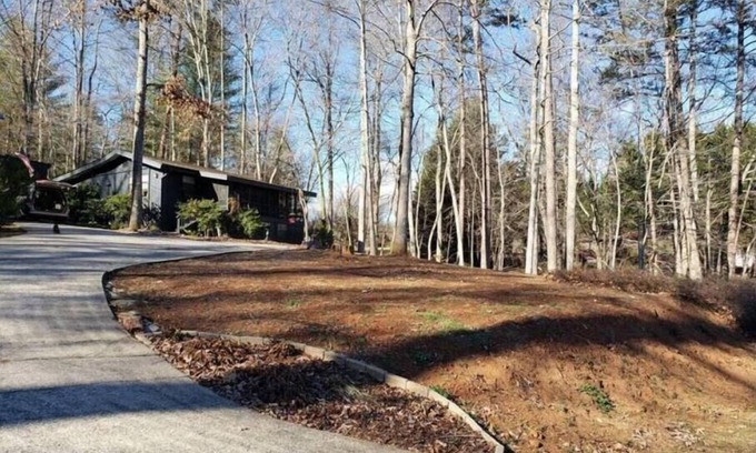 Chatuge Village Casa | JUST RIGHT SIZE HOME. WATCH LAKE FROM PORCH
