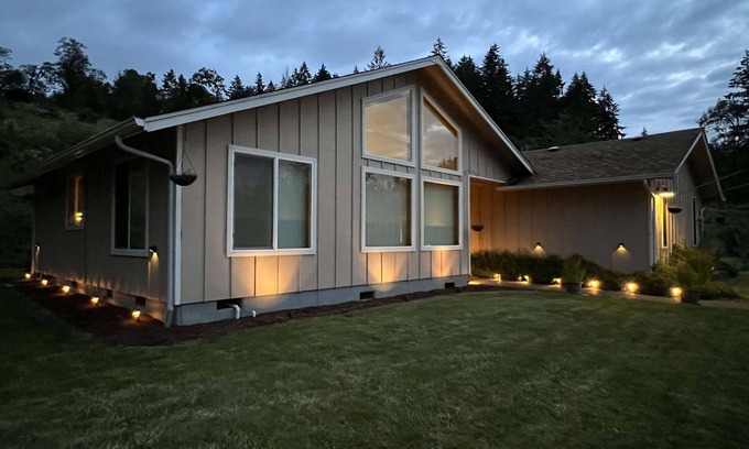 Eugene Casa | Just shy of 9 acres of nature located only a couple minutes from the city.