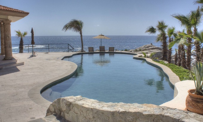 Cabo Bello Casa | A sólo pasos de la playa, The Perfect Cabo Villa le espera.