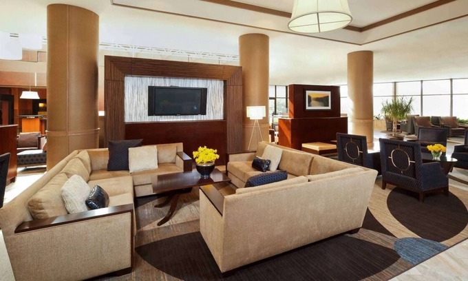 Alexandria West Casa | Just What You Were Looking For! Restaurant, Pool, Near Torpedo Factory Art Center