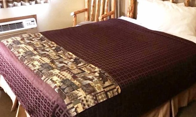 Ponderay Casa | Just What You Were Looking For! Small Town Charm, Pets Allowed, Free Parking