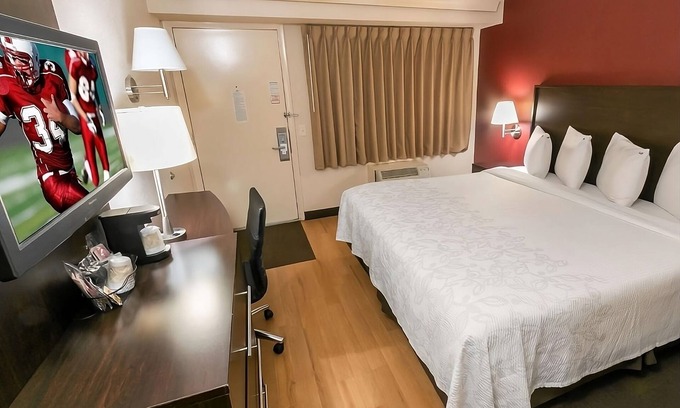Secaucus Casa | Just What You Were Looking For! Great Amenities, Near Riverview Park, Cycling