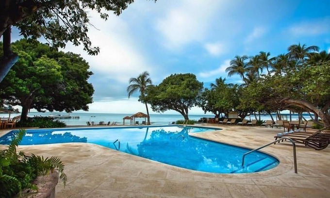 Carenero Apartamento | Just What You Were Looking For! 2 Relaxing Units, Free Parking, Onsite Pools