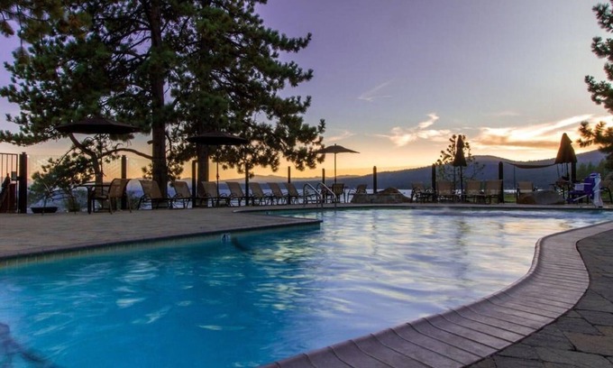Tahoya Shores Hotel | Just What You Were Looking For! Onsite Pool, Free Parking, Outdoor Spa Tub!