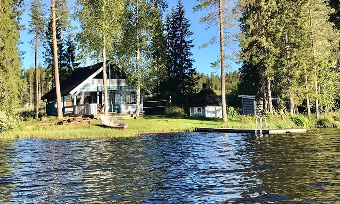 Vierema Cabina | Kömmäkköniemi – Your Spacious Log Cottage in Central Finland with Hot Tub