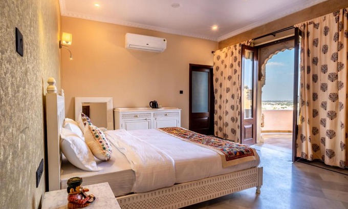 Amar Sagar Pol Hotel | K D PALACE - Heritage Hotel On Fort