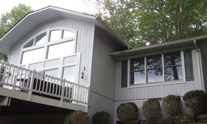Burnsville Casa | K & J Cottage Relax and Recharge on your vacation! Sleeps 8