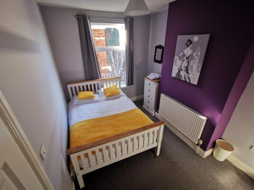 Wolverhampton Casa | K Stunning 5 Bed Sleeps 8 Families Workers by Your Night Inn Group