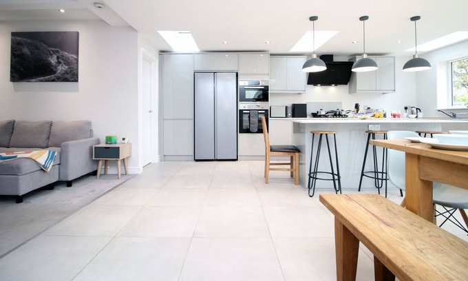 Cannock Casa | K Suites - Lovely 5-Bedroom House w/ free Wi-Fi