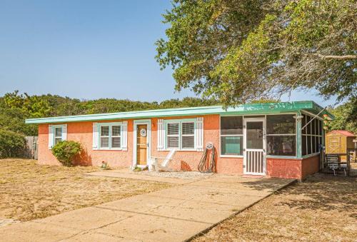 Southern Shores Casa | K2118 Oh So Sandy! Historic Oceanside Flat Top! Steps from Beach, Short Stays Welcomed!