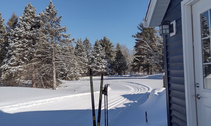 Ironwood Cabaña | Kaartunen Kottage ABR XC Ski/Snowshoe In/Out directly from your porch!