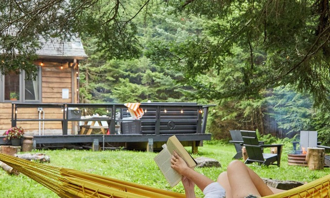 Tannersville Cabina | Kaaterskill Retreat~Hot Tub~Fire Pit~Hiking~BBQ