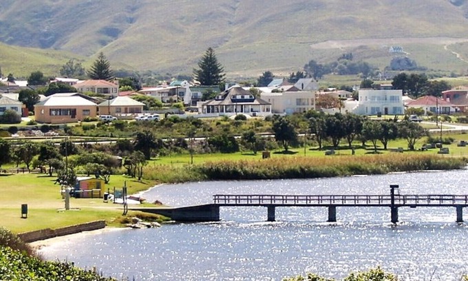 Kleinmond Apartamento | KABELJOU 1 : 2 bedr/2 bathr, BBQ. Panoramic view. Near beach + shopping center.