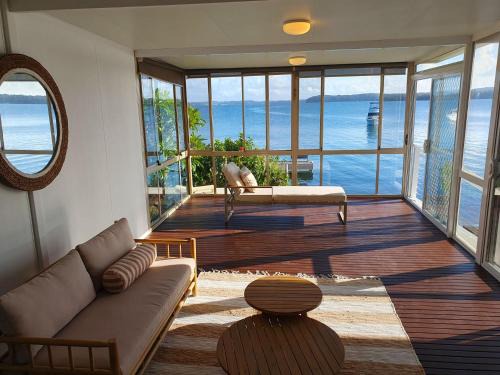 Sunshine Casa | Kabine Waterfront Lakehouse in Sunshine