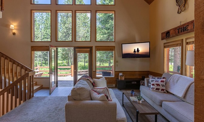 Alpine Northeast Casa | KABINO: New! Snowmobiling ATV Trails Nearby Rivers Yellowstone Grand Tetons Jackson Free Wifi