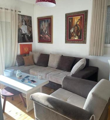 Cetinje Municipality Casa | Kadmi
