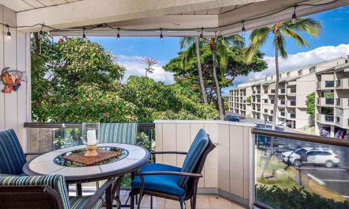 Historic Kailua Village Casa | Kailua Bay Resort 4-206 Corner Oceanview Downtown Unit