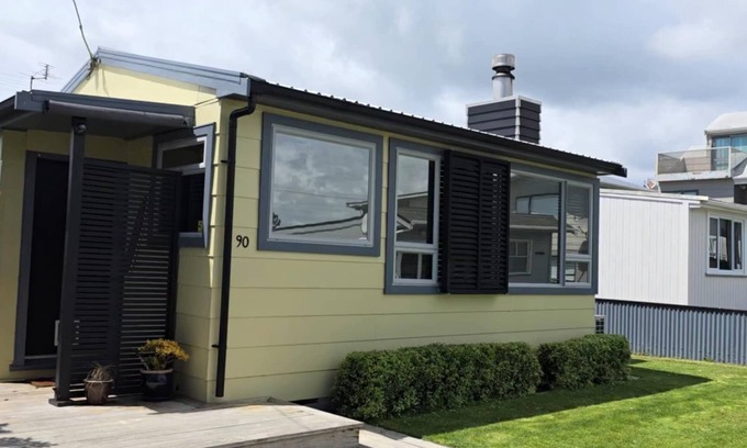 Urenui Cabaña | Kainga Tatahi - Modern Urenui Beach Bach