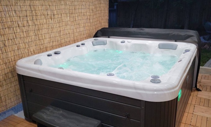 Pocono Summit Casa | KALAHARI, CAMELBACK-enjoy all seasons with a HOT TUB, pool, fire pit & game room