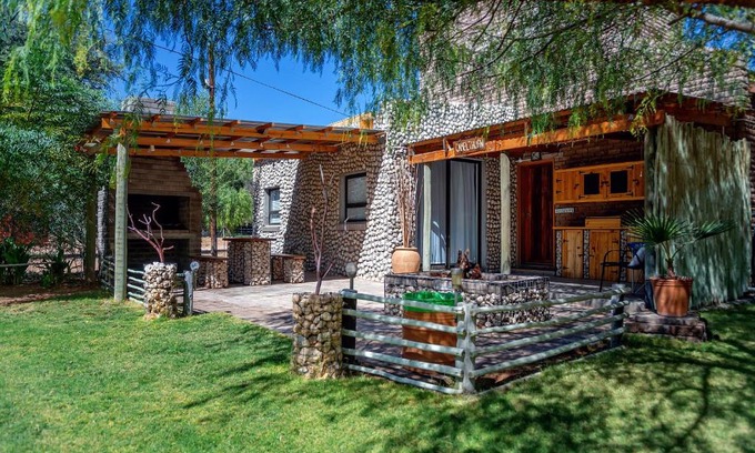 Askham Casa | Kalahari Camelthorn Guesthouse and Camping