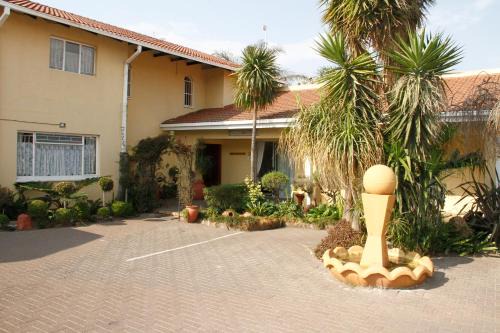 Emalahleni Casa | Kalahari Guest House