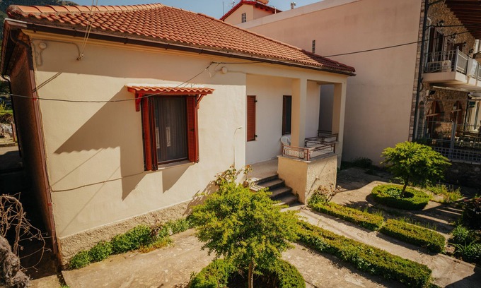 Kalavrita Casa | Kalavrita downtown 3 bedroom house for 6 pers