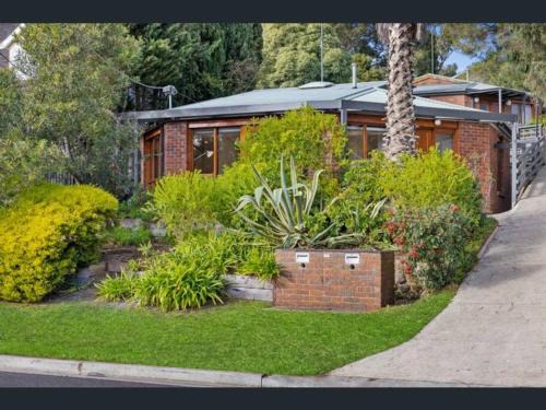 Ocean Grove Casa | Kalinga Retreat - 12pm checkout - walk to Blue Lake
