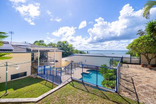 Corlette Casa | Kallaroo great house with views pool WI FI and aircon