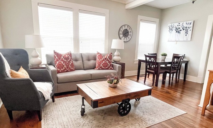Laurel Apartamento | Kalmia Suite A - Centrally Located Downtown