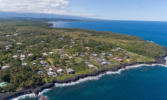 Keaau Casa | Kaloli Sunrise By The Sea 2 Bedroom Home by Redawning