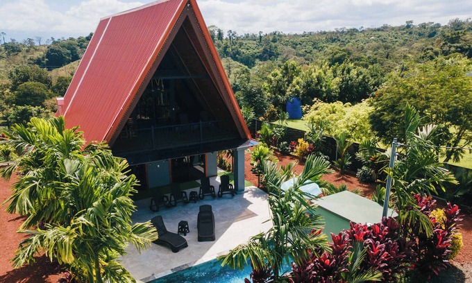 Peñas Blancas Chalet De Esquí | Kaluma Arenal Farmstay A-frame Chalet La Fortuna
