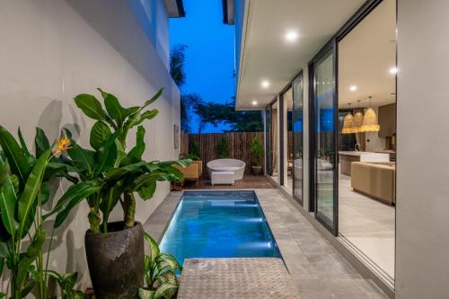 Batu Bolong Villa | Kammara 1 - Your Dream Getaway - Gorgeous New Villa with 4 Bedrooms, Amazing Views, and a Huge Pool!