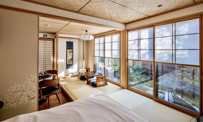 Kamigyo Chalet De Esquí | Kamogawa House - Exquisite two-story home with a japanese garden