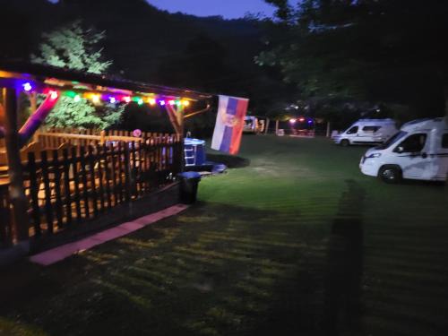 Ljubovija Otro | Kamp kućica trokrevetna