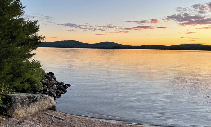 Ellsworth Cabina | Kamp Tahoe Cabin sitting on Branch Lake near Acadia National Park & Bar Harbor