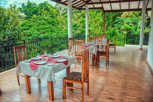 Tennekumbura Hotel | Kandy Grand Hill