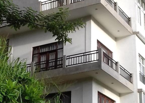 Kandy Cabina | Kandy Lake Edge