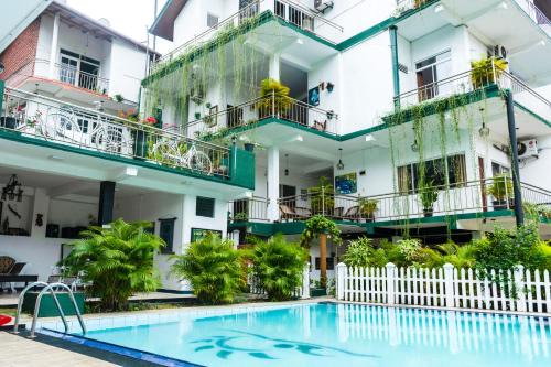 Tennekumbura Hotel | Kandy Riverside Villa