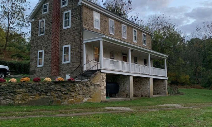 Stony Run Otro | Kane Farm minutes from Hawk Mountain, Leaser Lake, Kutztown University, and I-78