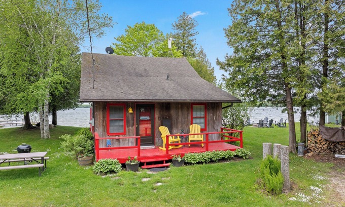 Baileys Harbor Cabina | Kangaroo Kabin on Kangaroo Lake - playground for kids!