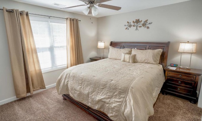Kannapolis Casa | Kannapolis Excellent Sleep Experience - Pet Friendly