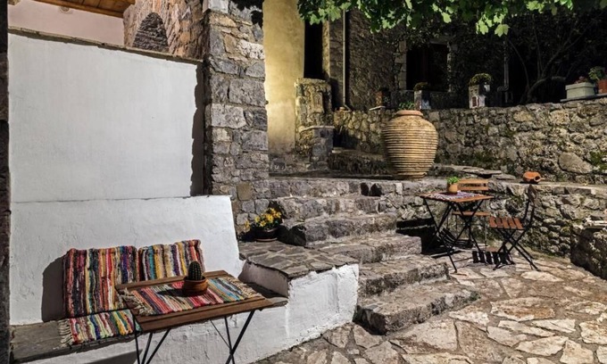 Trikolonoi Casa | Kanto's Guesthouse