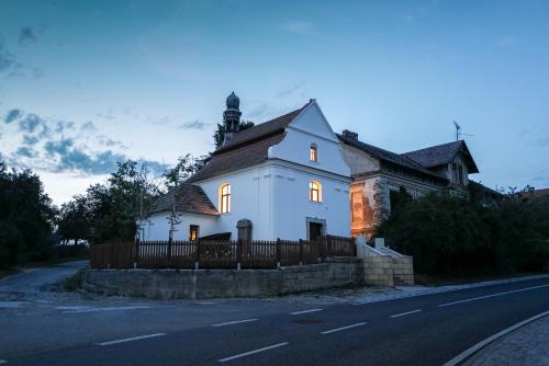 Vrchovany Villa | Kaple Jinak