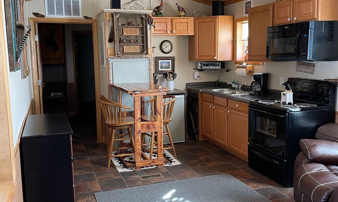Moorcroft Cabina | Kara Creek Ranch - 2 bed cabin