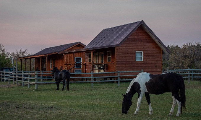 Moorcroft Cabina | Kara Creek Ranch - Double Bed Cabin with Kitchen #7