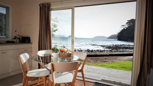 Great Barrier Island Cabina | Karaka Bay Lodge